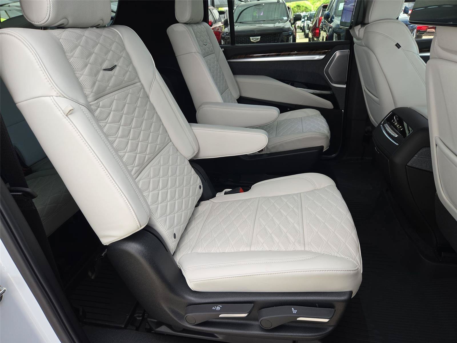 New 2026 Cadillac Escalade ESV Platinum Sport w/ LPO, Floor Liner Package AWD/4WD image 30