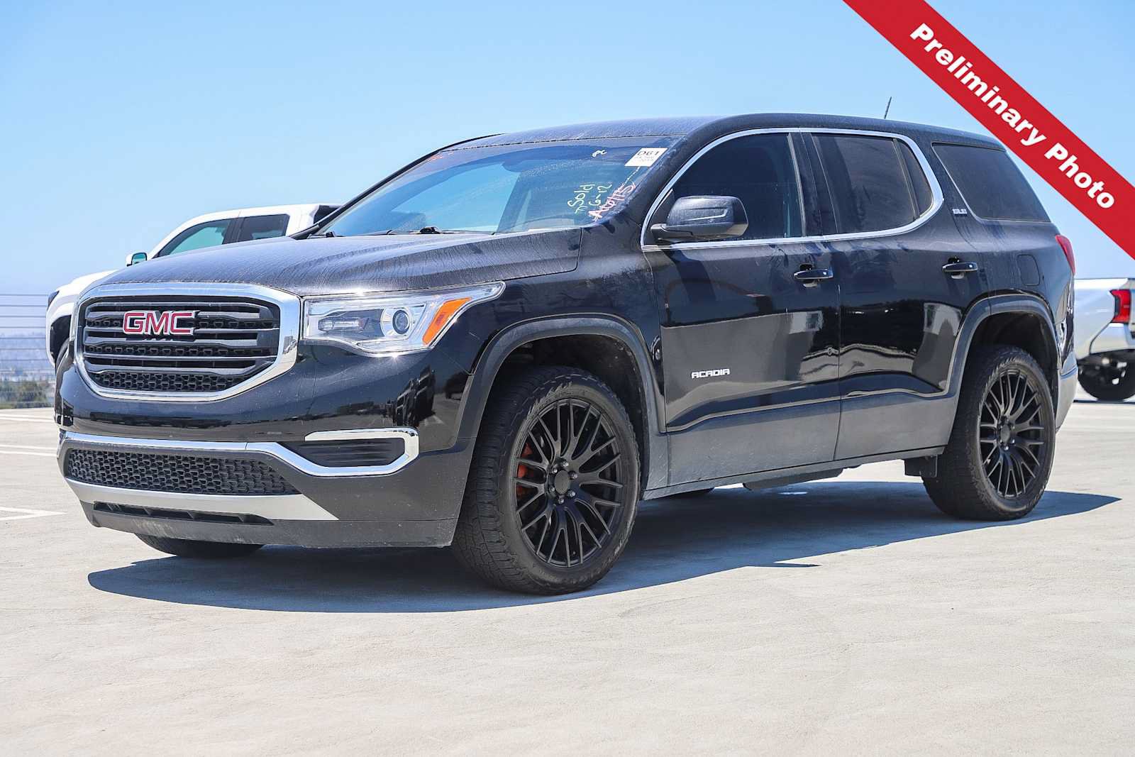 Used 2019 GMC Acadia SLE FWD image 1