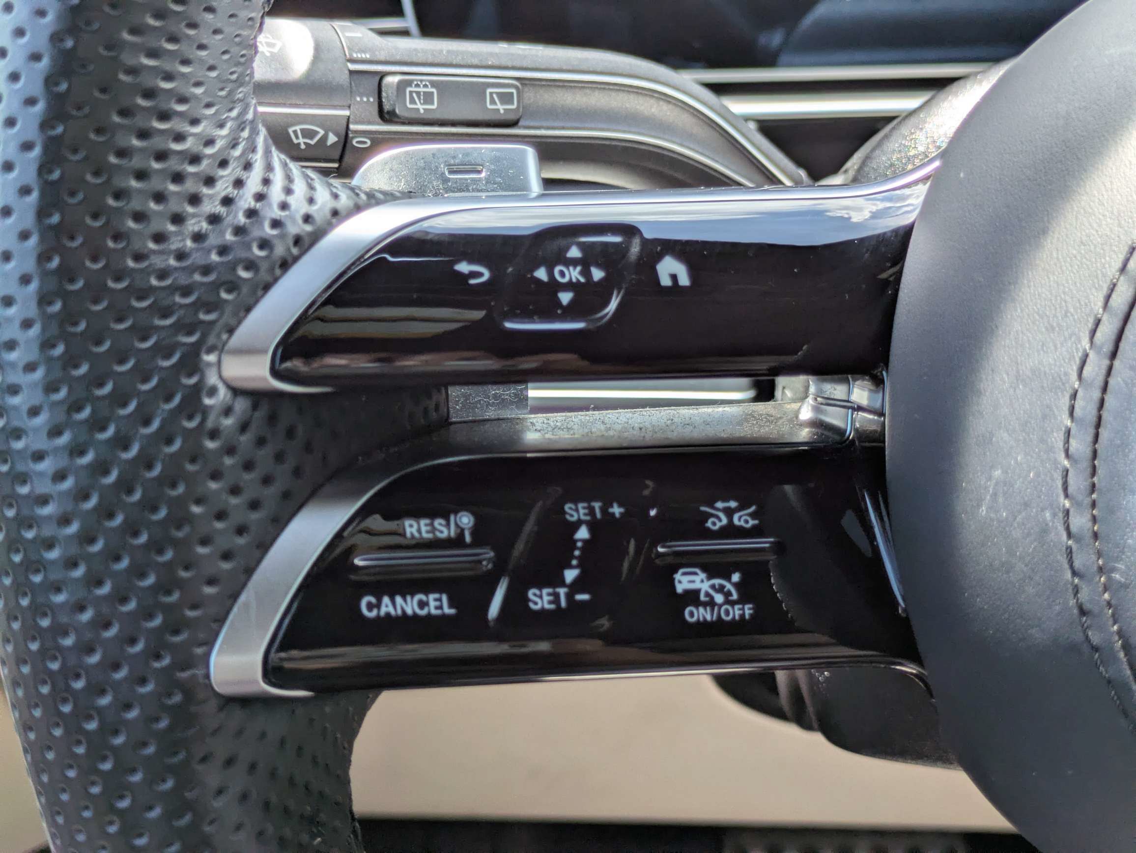 Used 2024 Mercedes-Benz GLS 450 4MATIC image 17