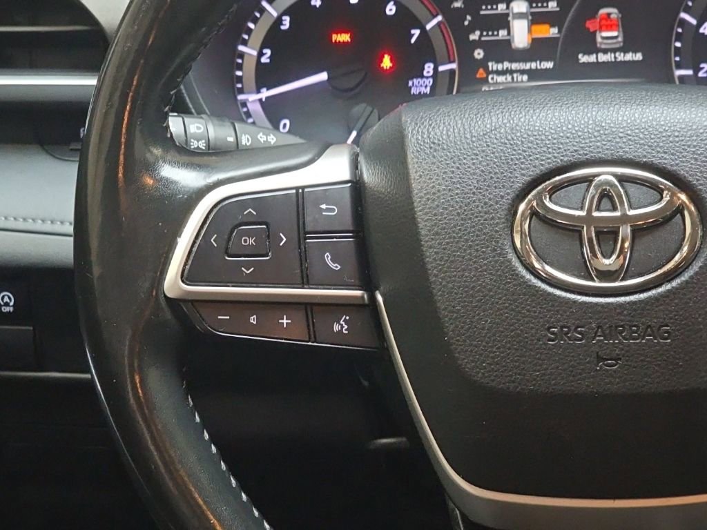 Used 2023 Toyota Highlander LE image 18