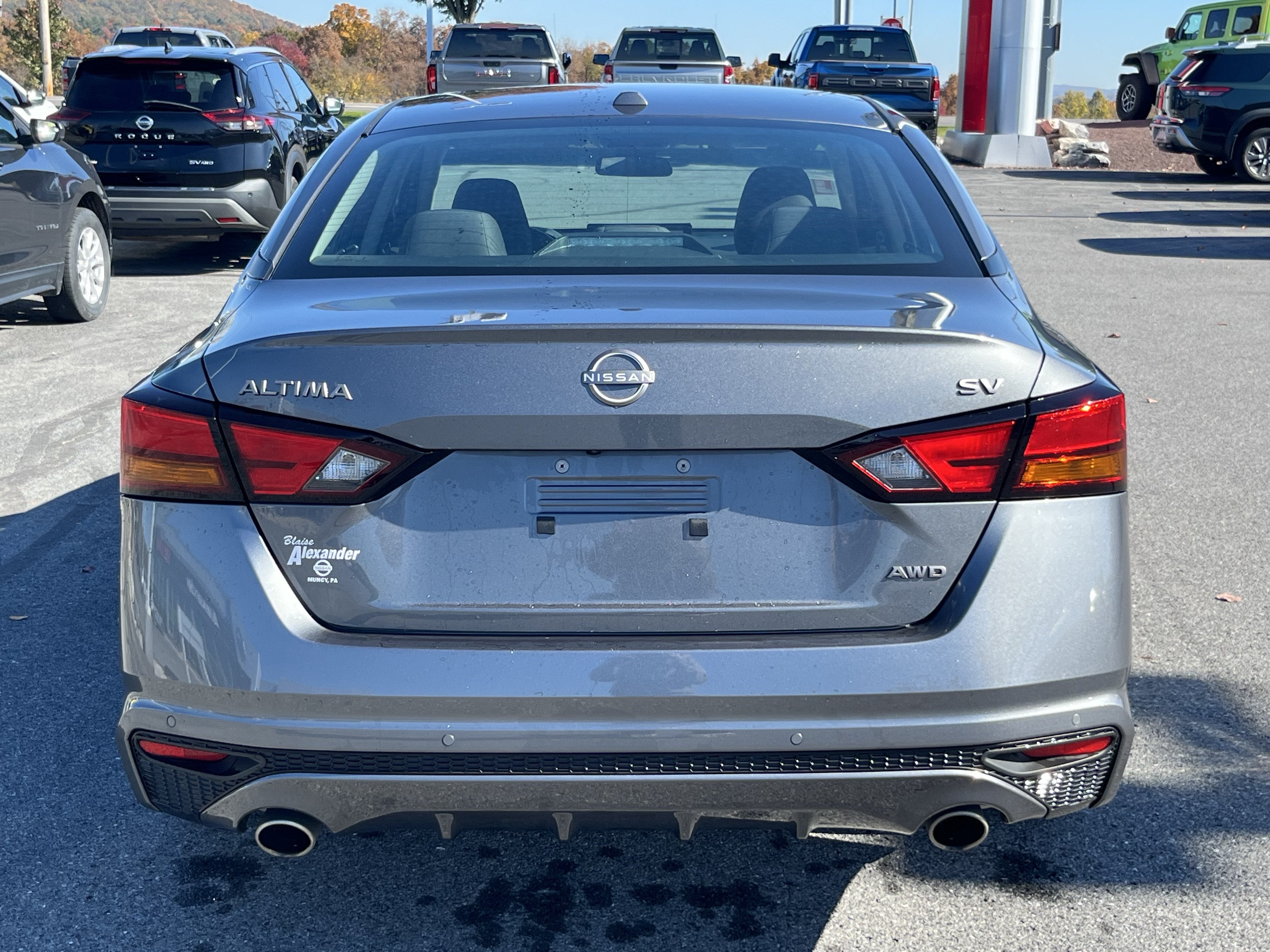 Used 2024 Nissan Altima 2.5 SV w/ SV Premium Package AWD/4WD image 3