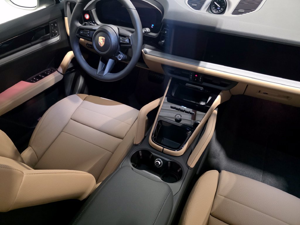 New 2026 Porsche Cayenne AWD/4WD image 15