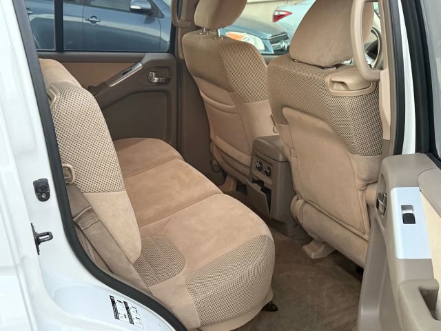 Used 2011 Nissan Pathfinder SV image 26