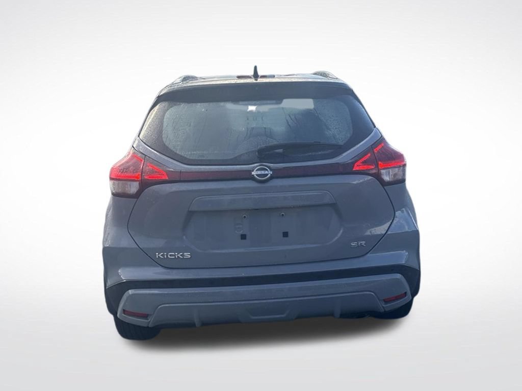 Used 2023 Nissan Kicks SR w/ SR Premium Package FWD image 6