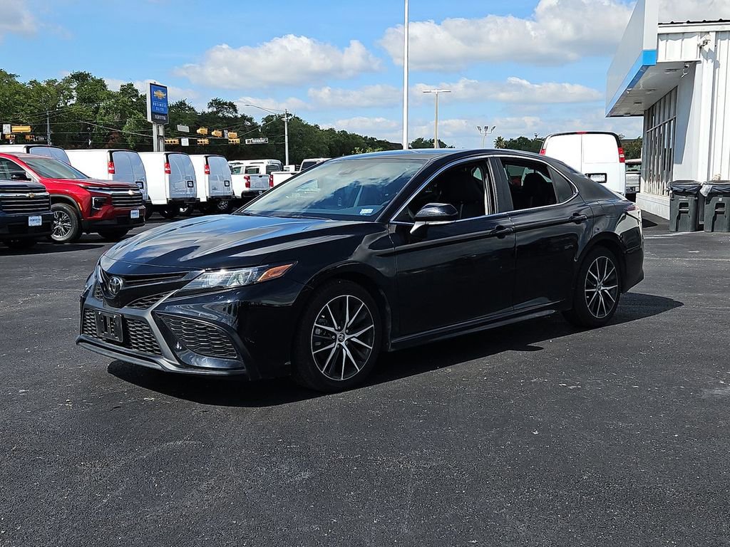 Used 2022 Toyota Camry SE w/ Convenience Package FWD image 13