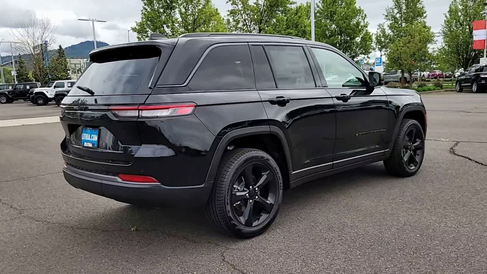 New 2026 Jeep Grand Cherokee Limited AWD/4WD image 8
