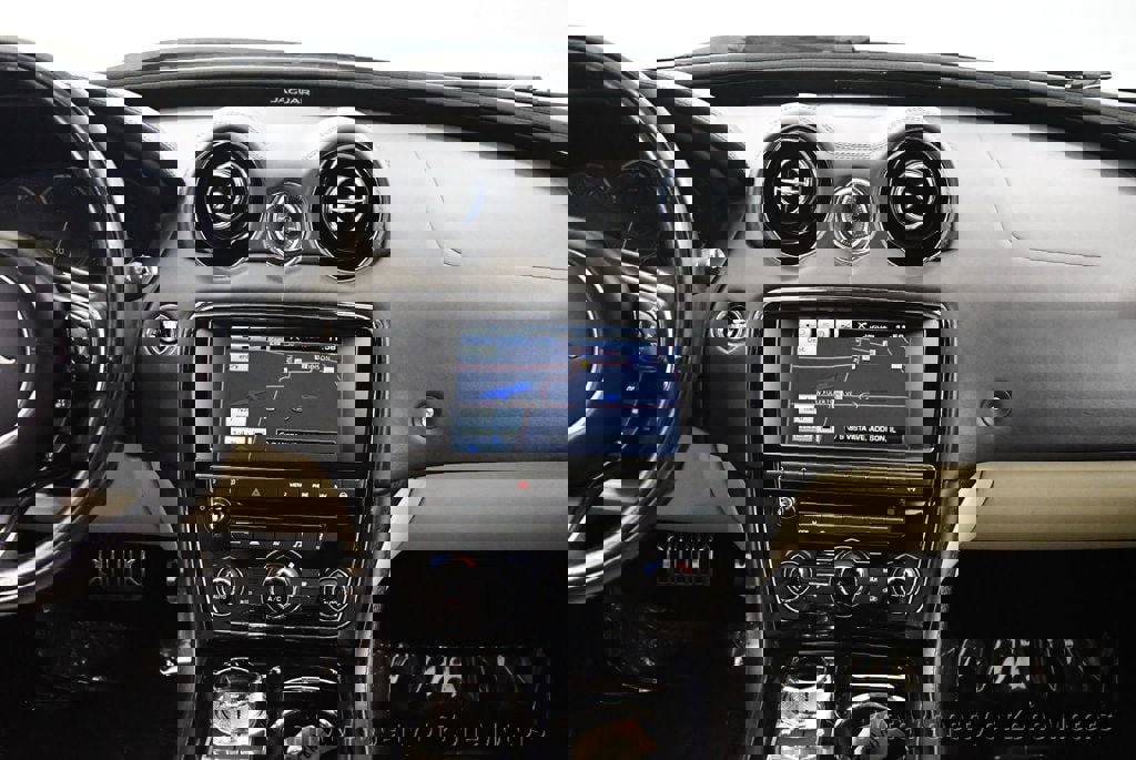 Used 2015 Jaguar XJ image 26