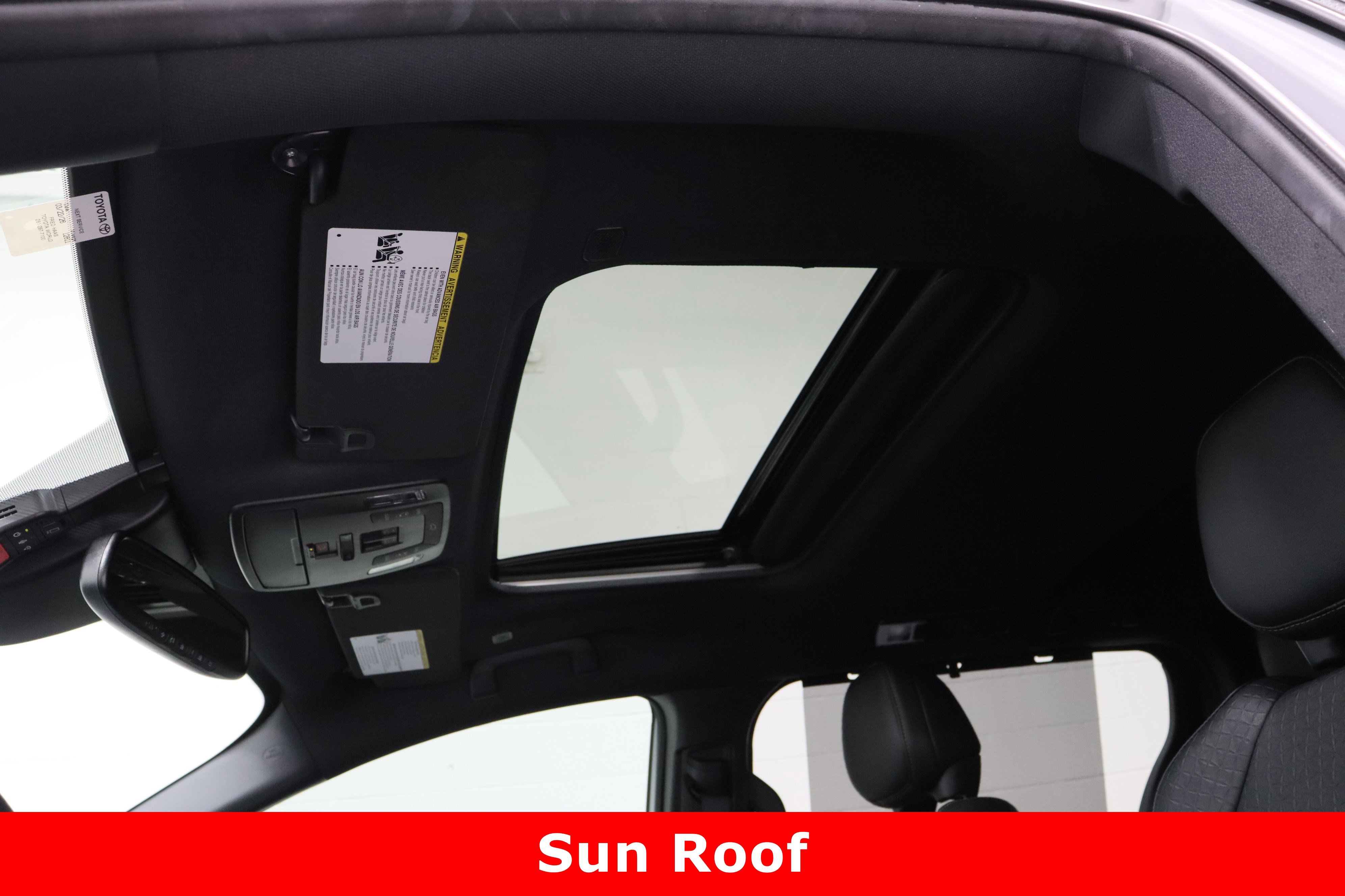 Used 2025 Toyota Sienna XLE Woodland Edition image 28