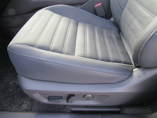 New 2025 Mitsubishi Outlander SE image 14