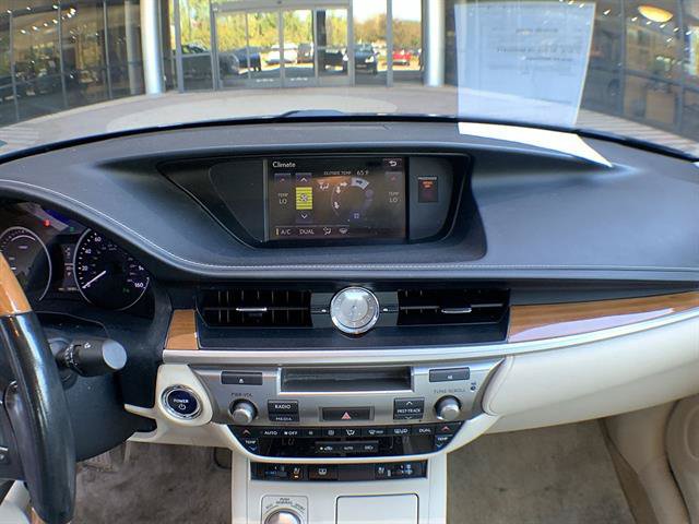 Used 2014 Lexus ES 300h w/ Premium Package w/Bamboo Trim FWD image 19