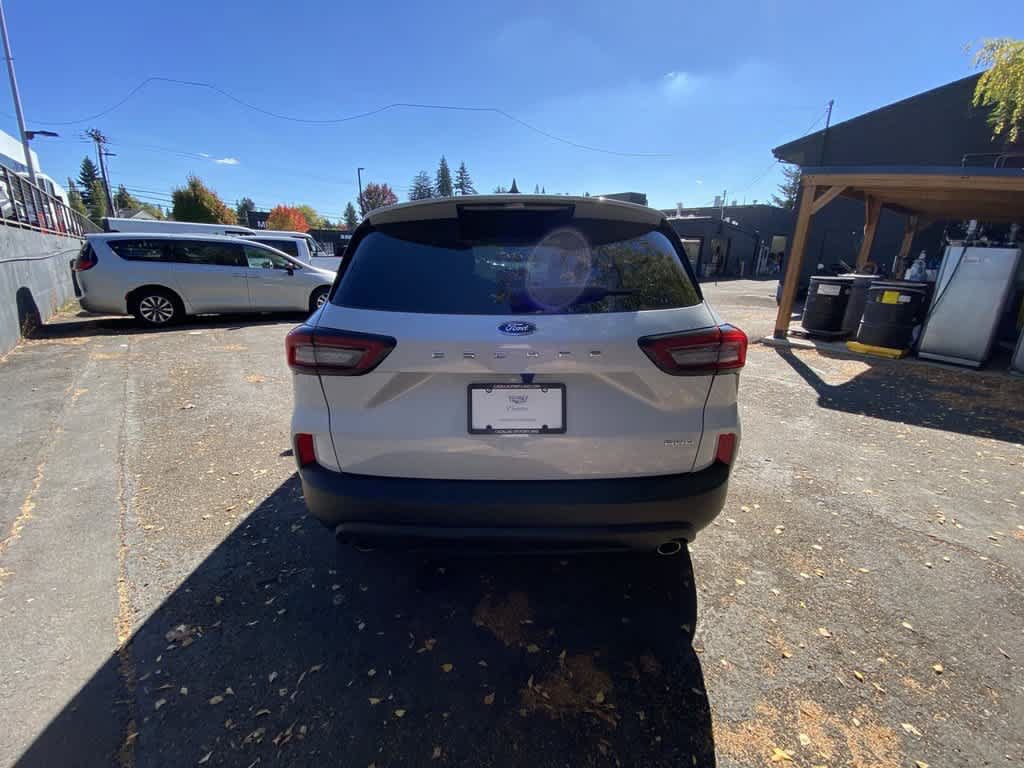 Used 2025 Ford Escape ST-Line Select AWD/4WD image 5