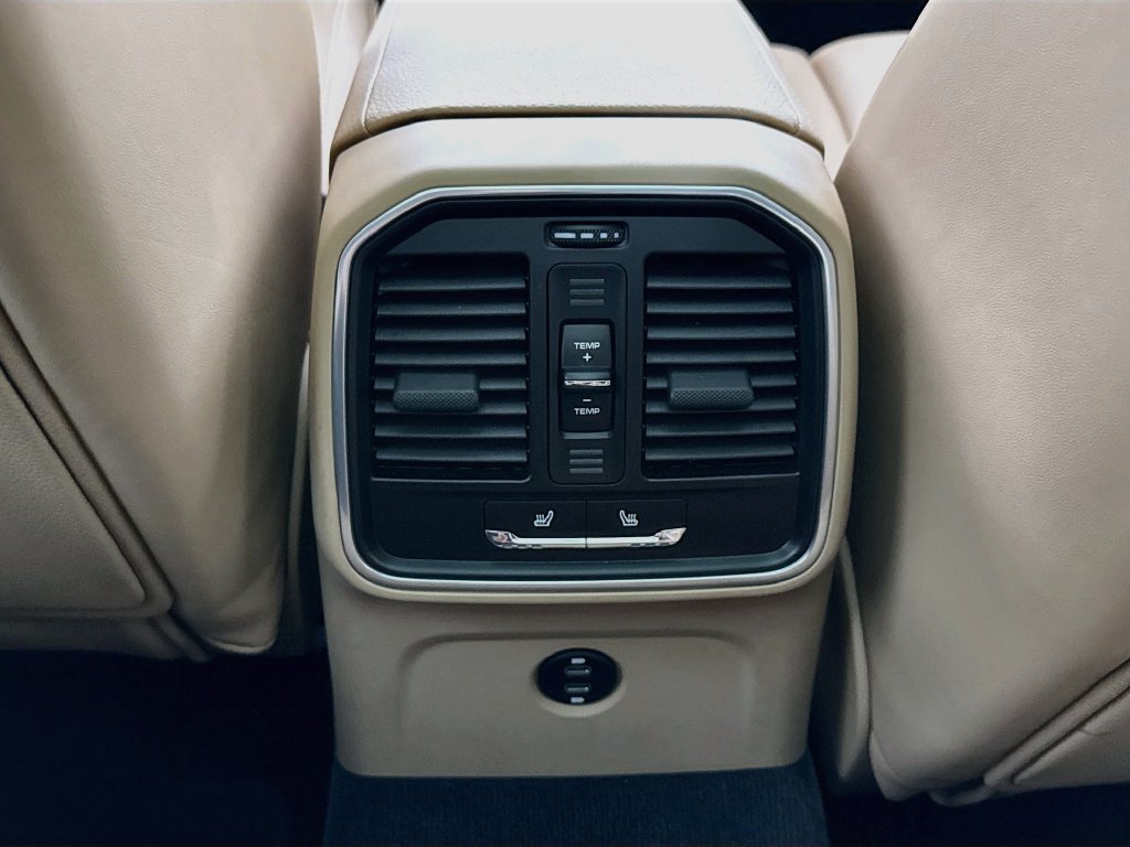 Certified 2025 Porsche Macan AWD/4WD image 26