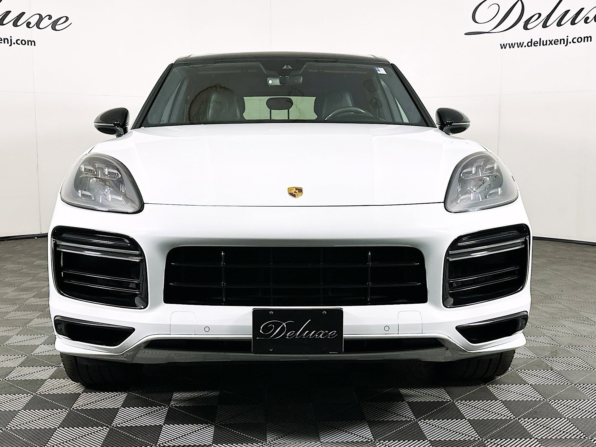 Used 2021 Porsche Cayenne Turbo image 2