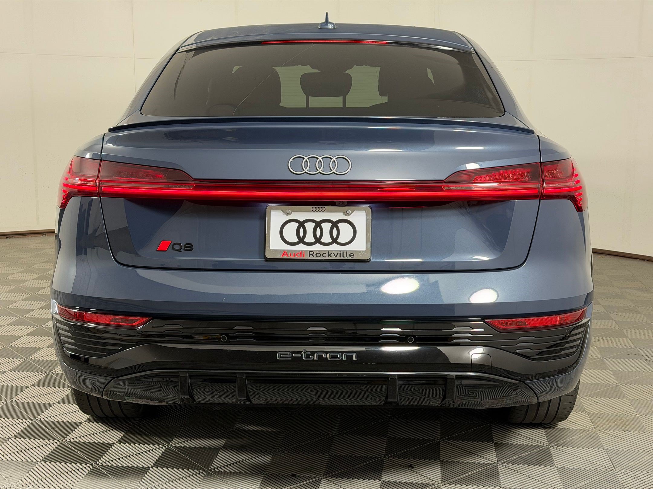 Used 2024 Audi Q8 e-tron Premium AWD/4WD image 10