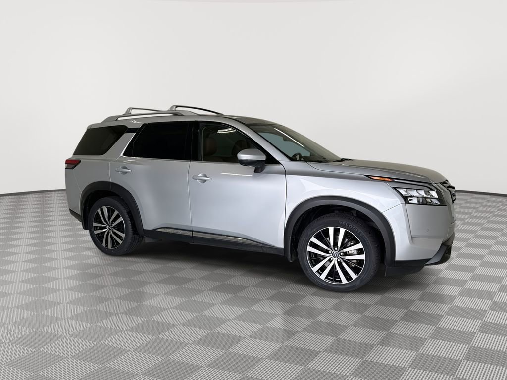 Certified 2025 Nissan Pathfinder Platinum w/ Cargo Package FWD image 13