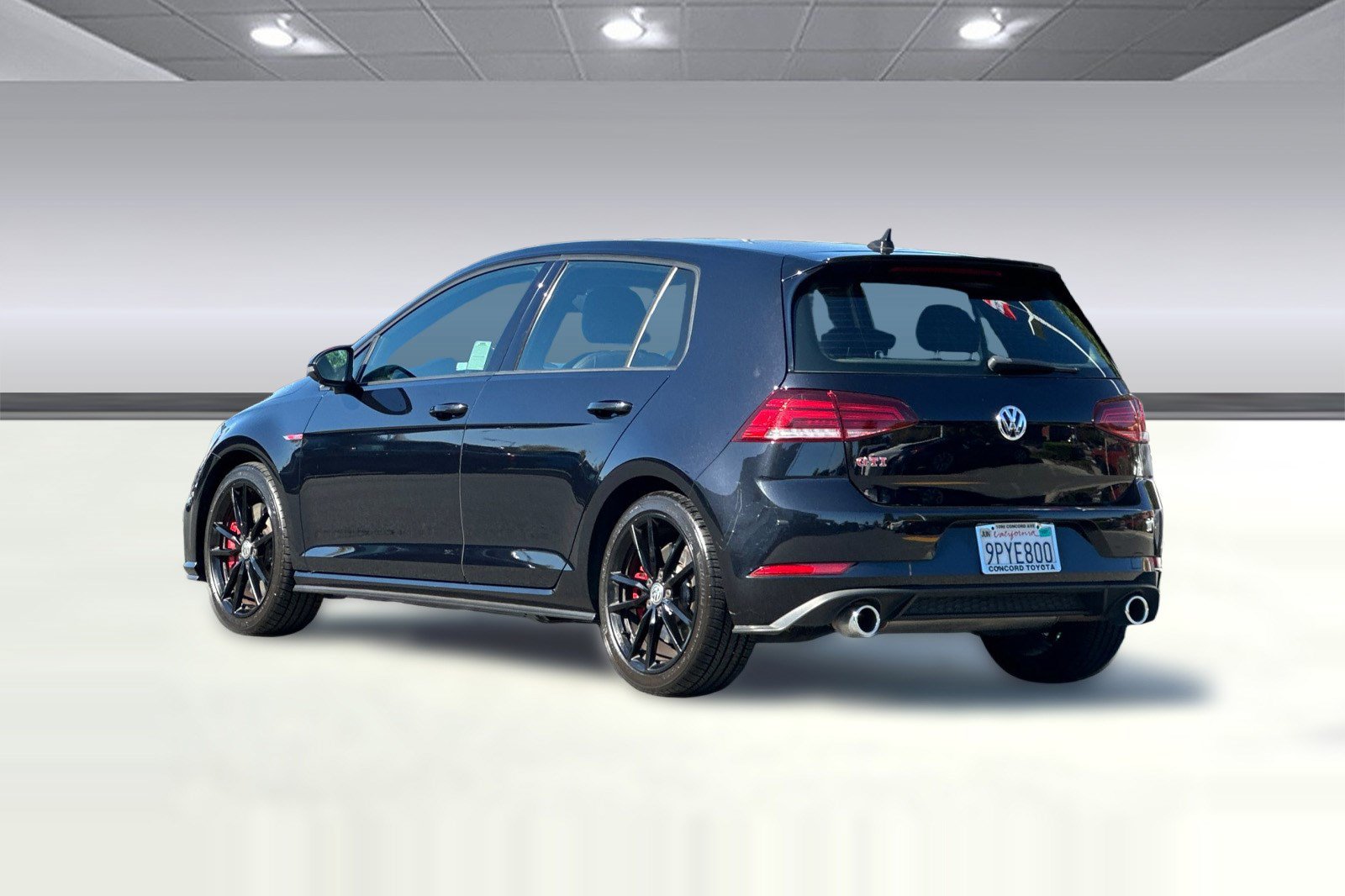 Used 2021 Volkswagen Golf 4-Door FWD image 3