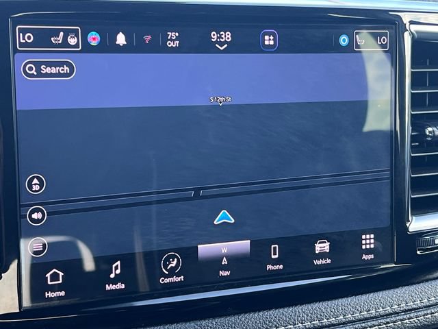 Used 2023 Chrysler Pacifica Limited FWD image 28