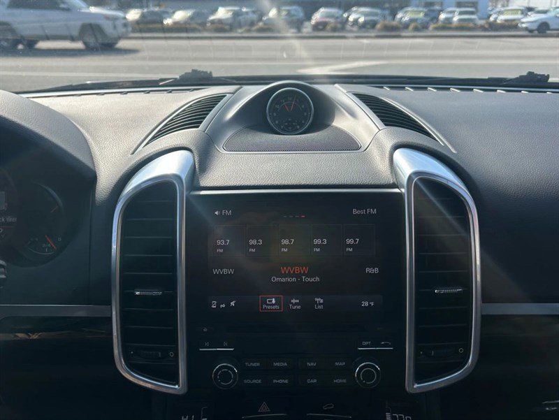 Used 2018 Porsche Cayenne Sport Utility 4D image 11