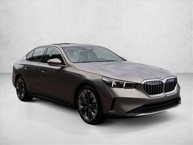 Used 2024 BMW 530i xDrive w/ Premium Package AWD/4WD image 4