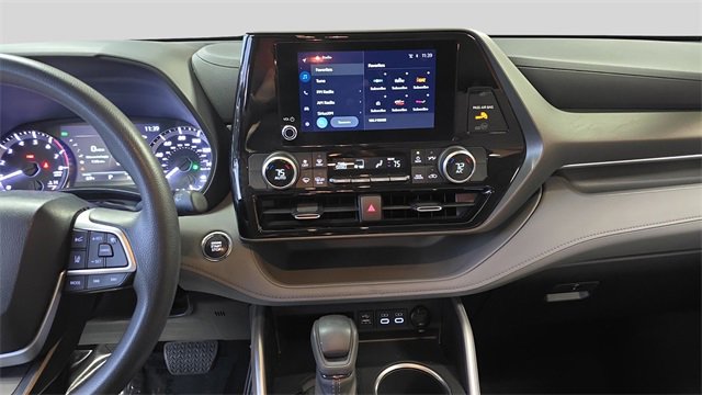 Used 2023 Toyota Highlander L image 18