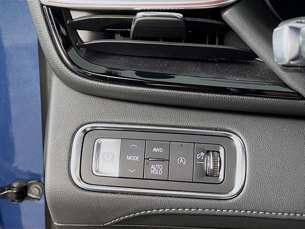 Certified 2025 Buick Enclave Avenir w/ Trailering Package, 5000 lbs. AWD/4WD image 9