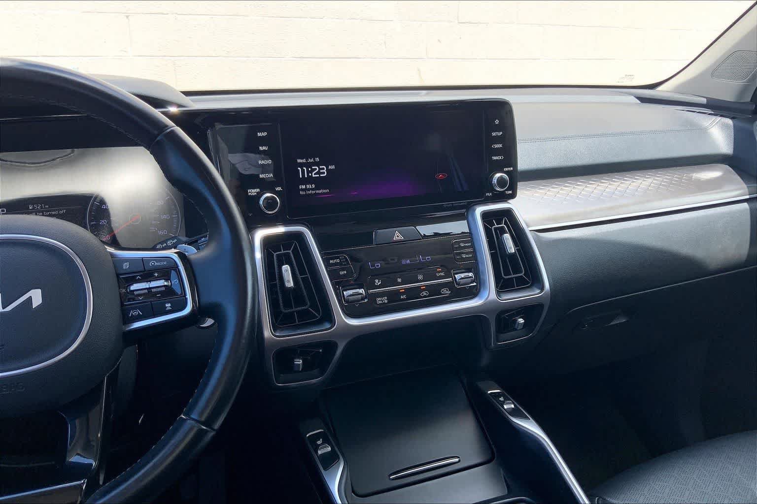 Used 2023 Kia Sorento EX w/ Panoramic Sunroof Package FWD image 15