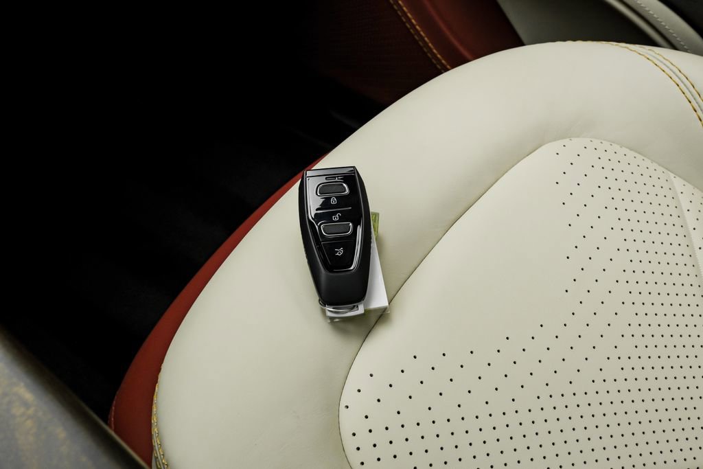Used 2022 Aston Martin DBX AWD/4WD image 62