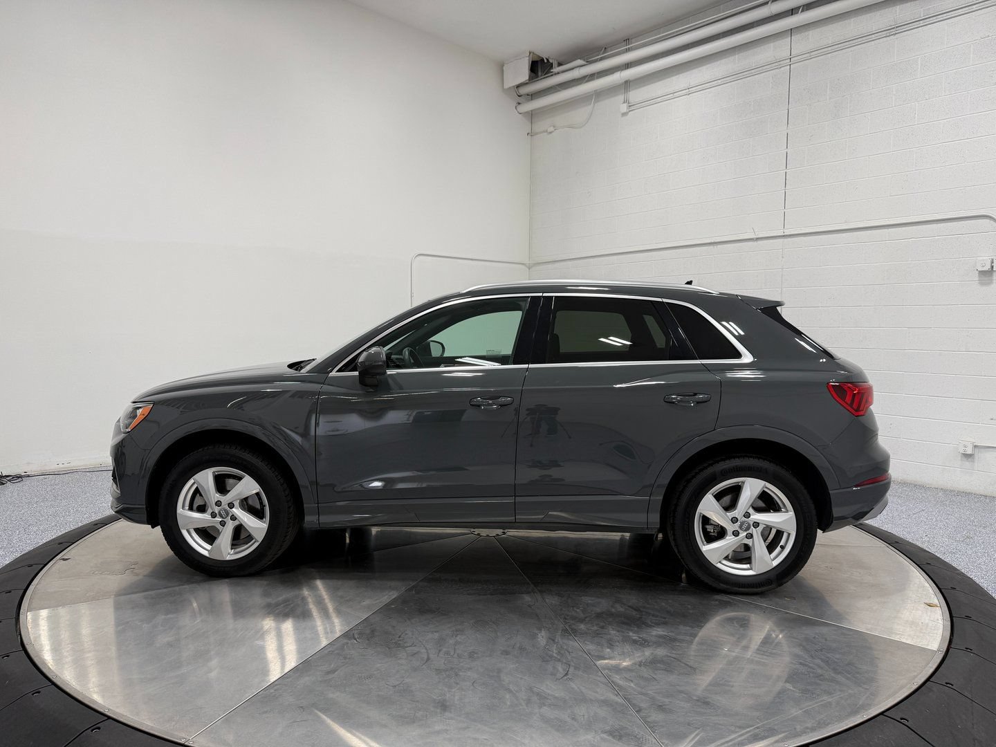 Used 2020 Audi Q3 2.0T Premium w/ Convenience Package AWD/4WD image 4