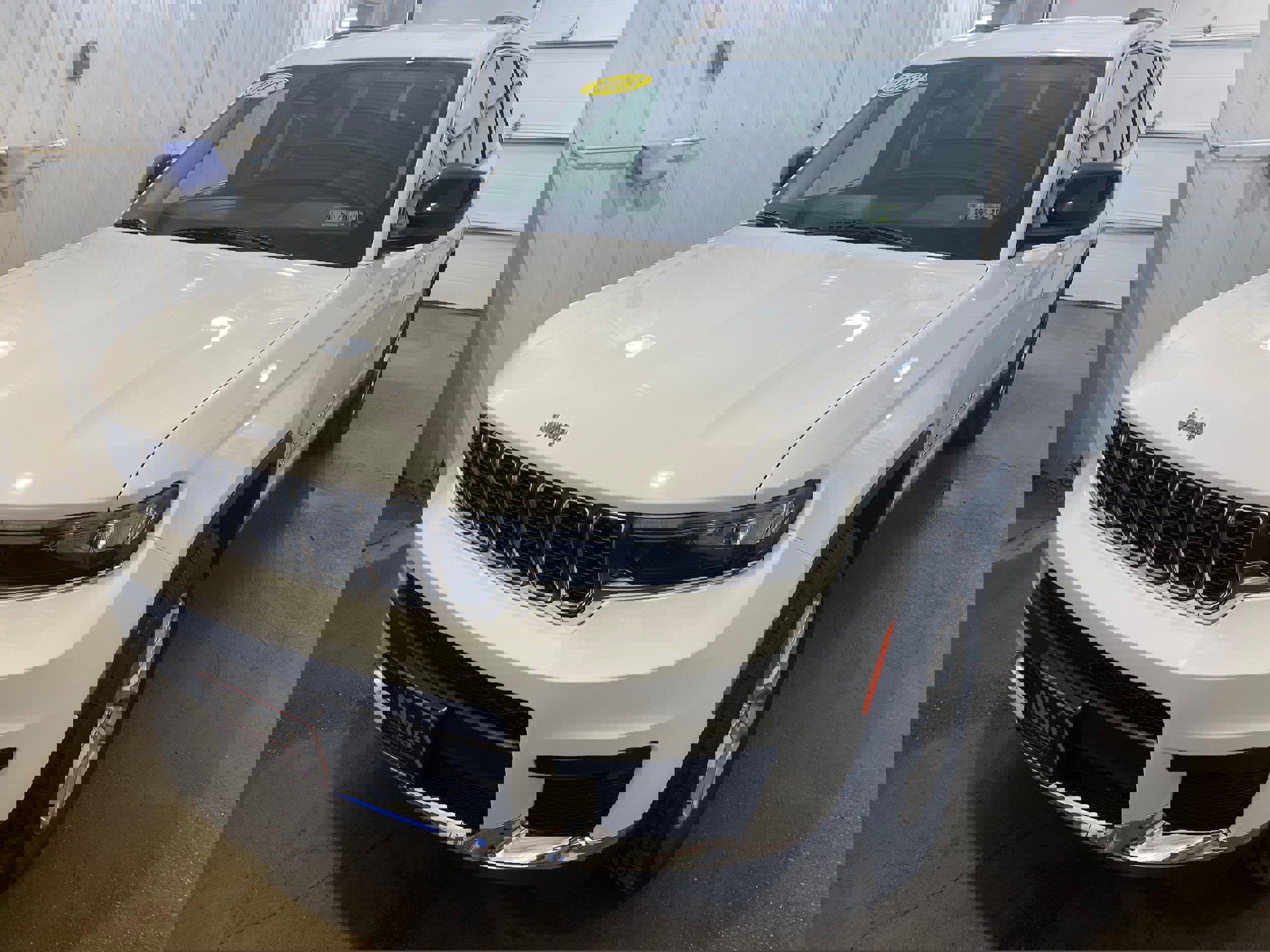 Used 2023 Jeep Grand Cherokee L Laredo image 4