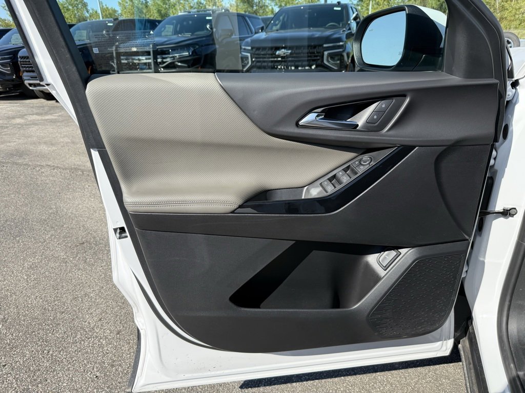 New 2025 Chevrolet Equinox LT w/ Convenience Package II image 9