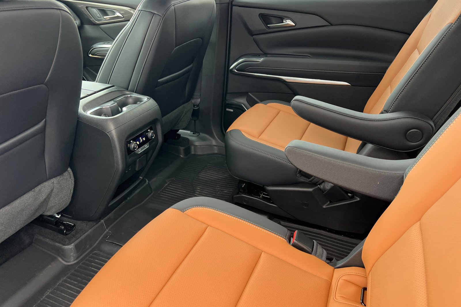 New 2027 Chevrolet Traverse Z71 w/ Enhanced Driving Package AWD/4WD image 9