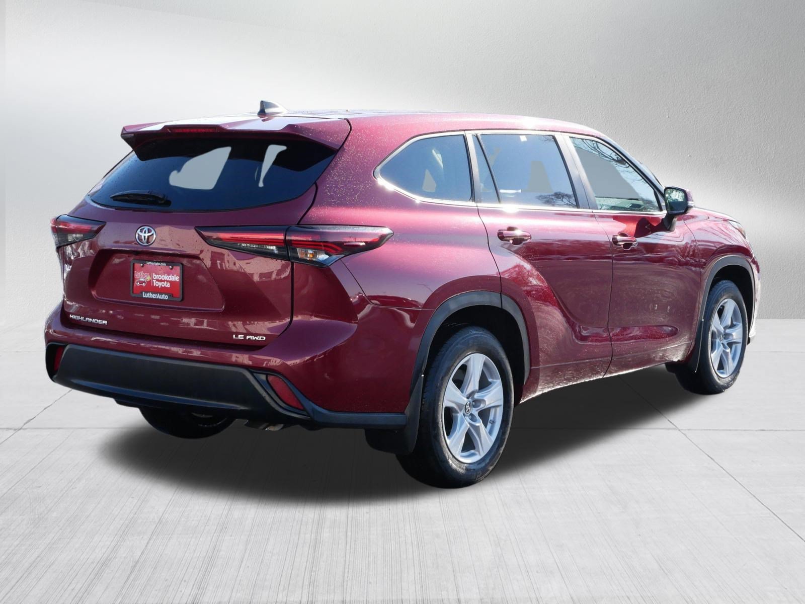 Certified 2024 Toyota Highlander LE AWD/4WD image 7