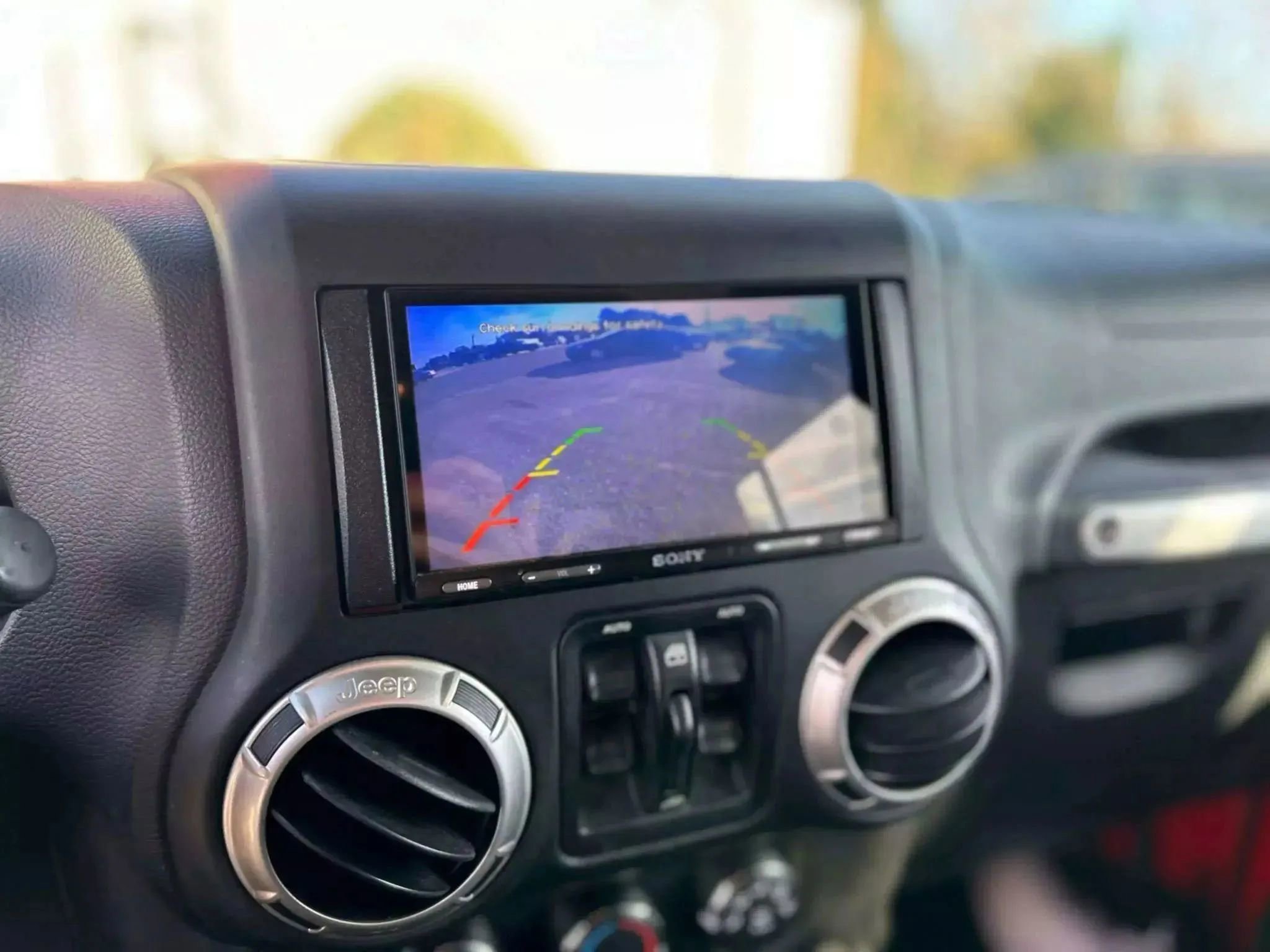 Used 2017 Jeep Wrangler Unlimited Sahara image 18