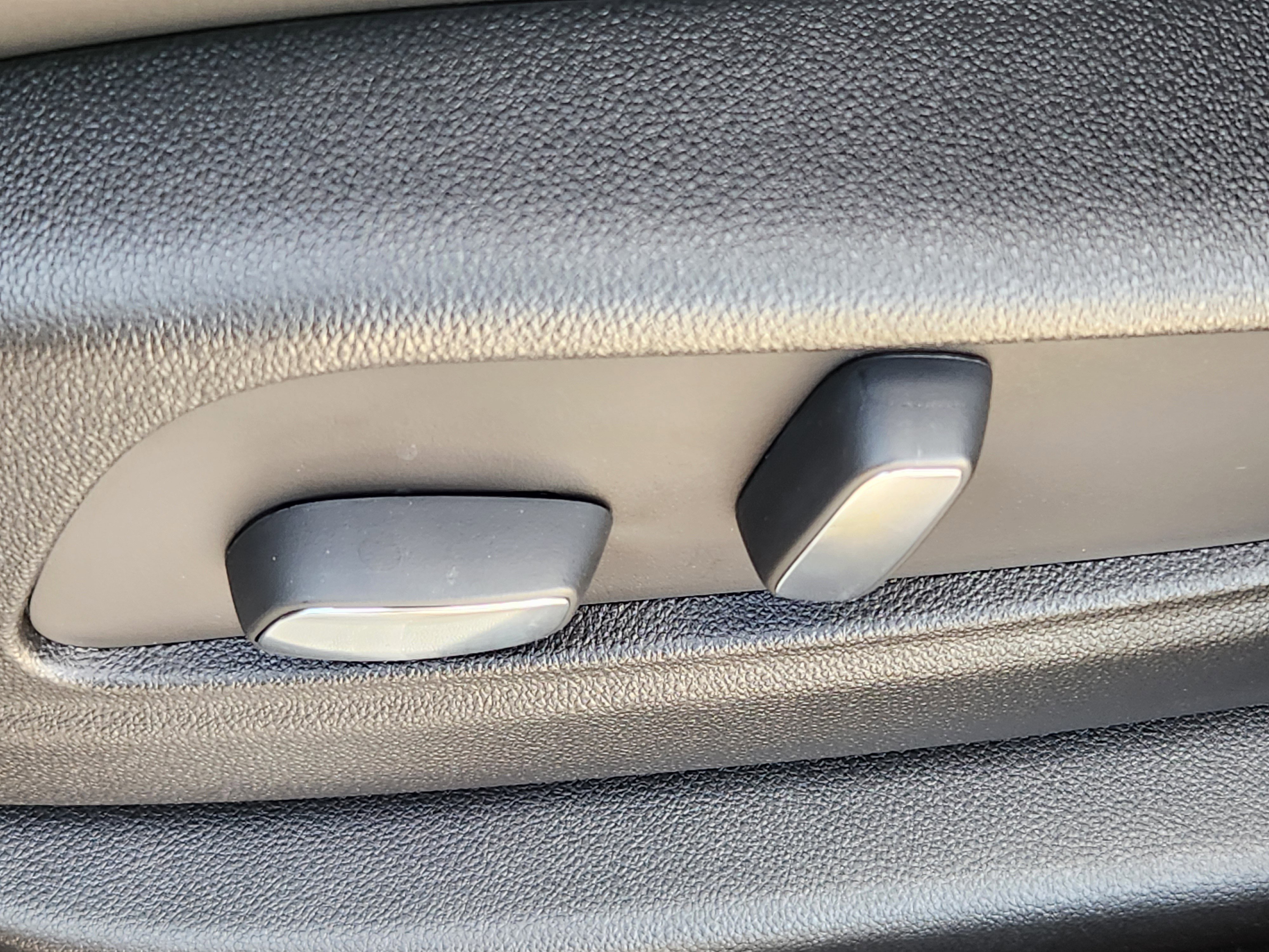 New 2025 Cadillac XT6 Luxury image 20