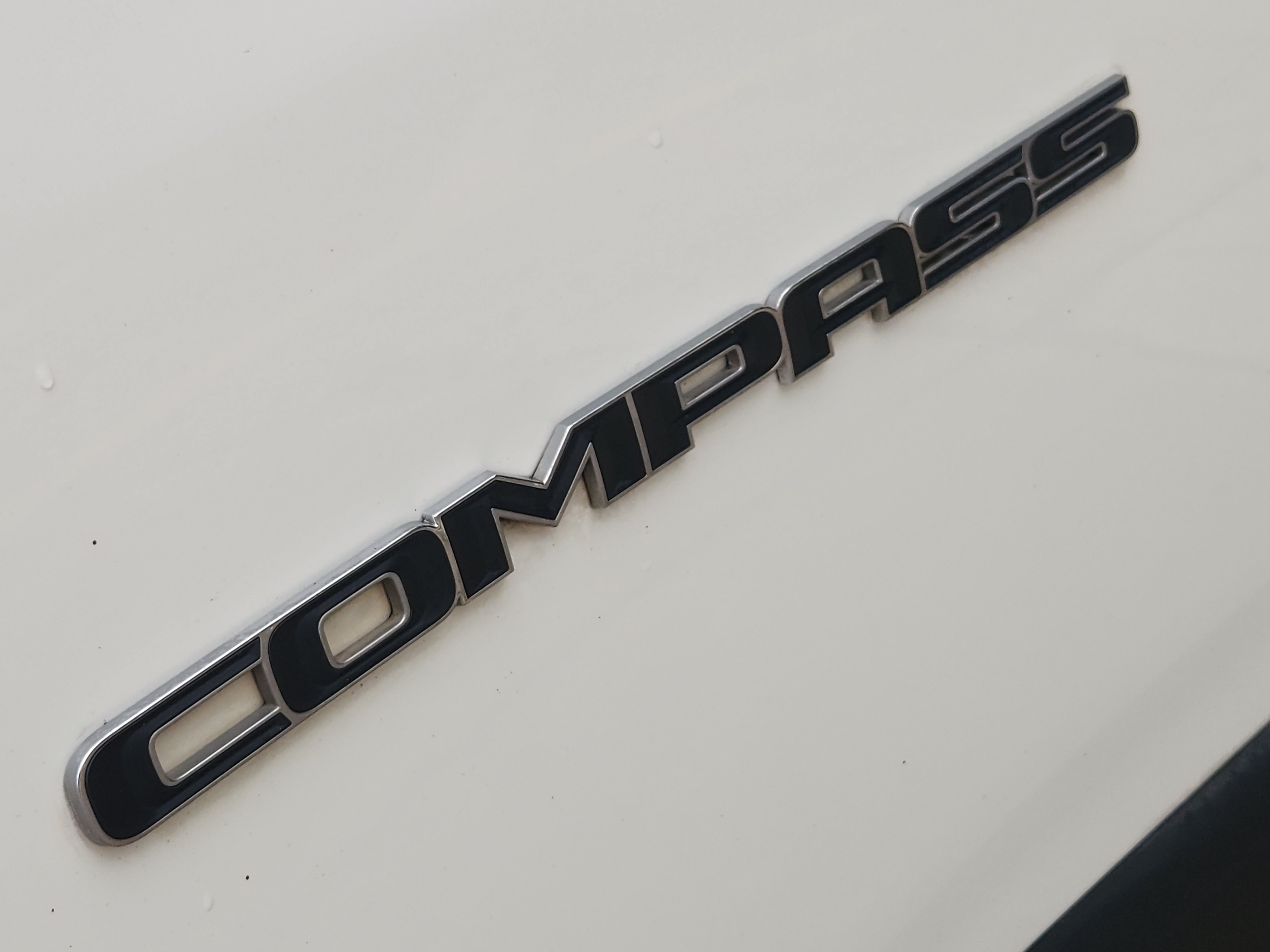 Used 2019 Jeep Compass Latitude FWD image 8