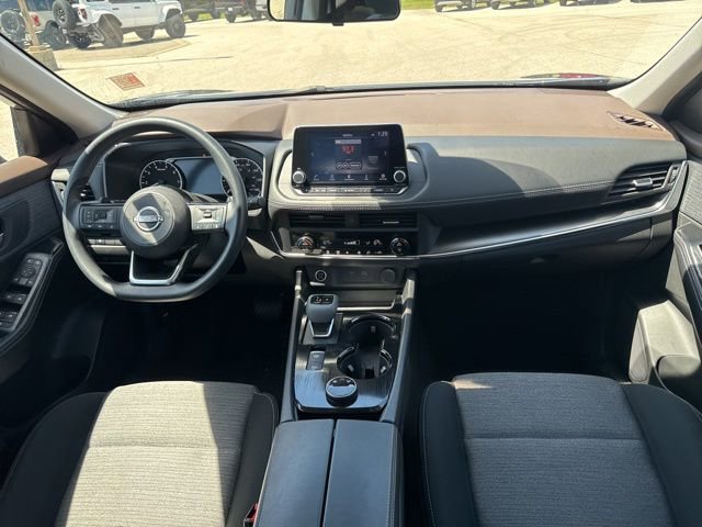 Used 2023 Nissan Rogue SV AWD/4WD image 14