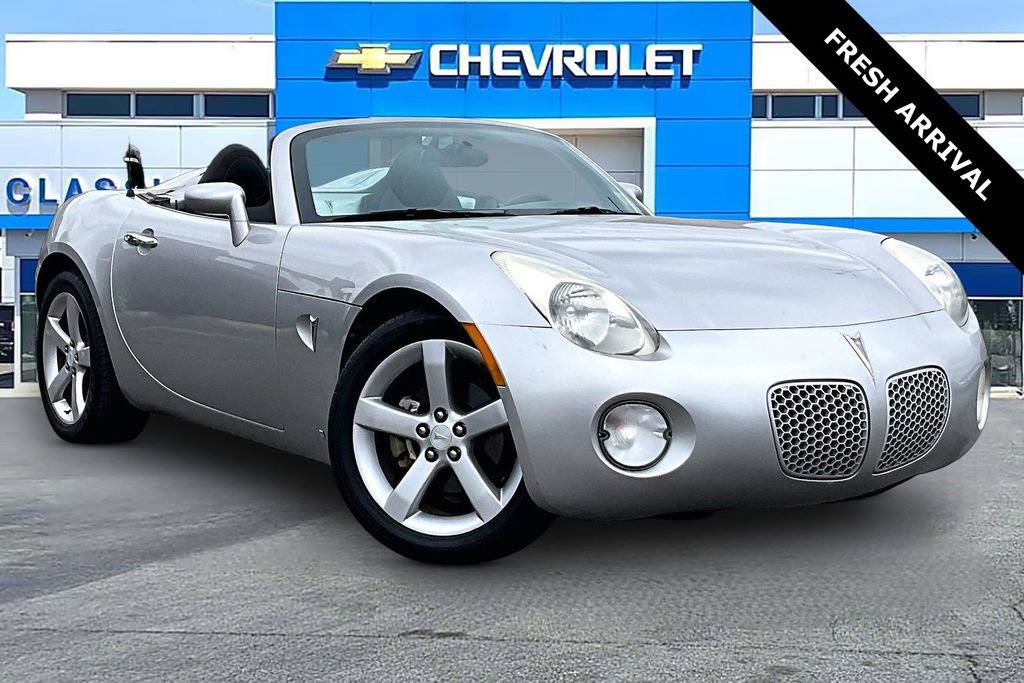 Used 2007 Pontiac Solstice Convertible image 1