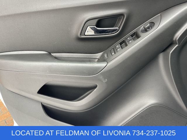 Certified 2022 Chevrolet Trax LT w/ LT Convenience Package image 21