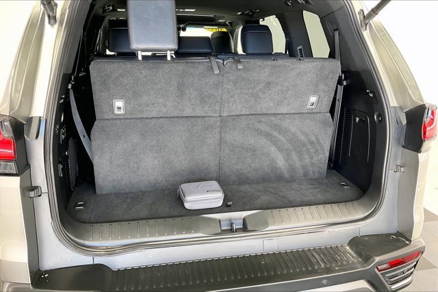 Used 2022 Lexus LX 600 4WD w/ Luxury Package image 28