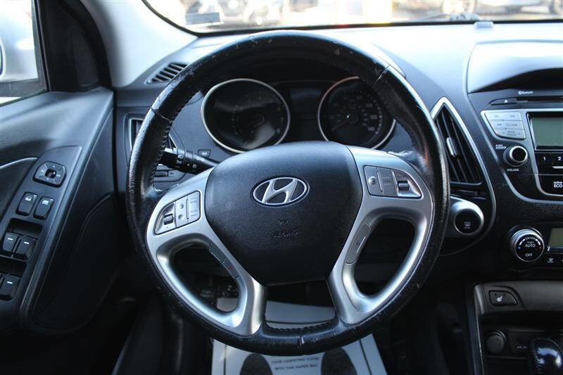 Used 2012 Hyundai Tucson Limited FWD image 15