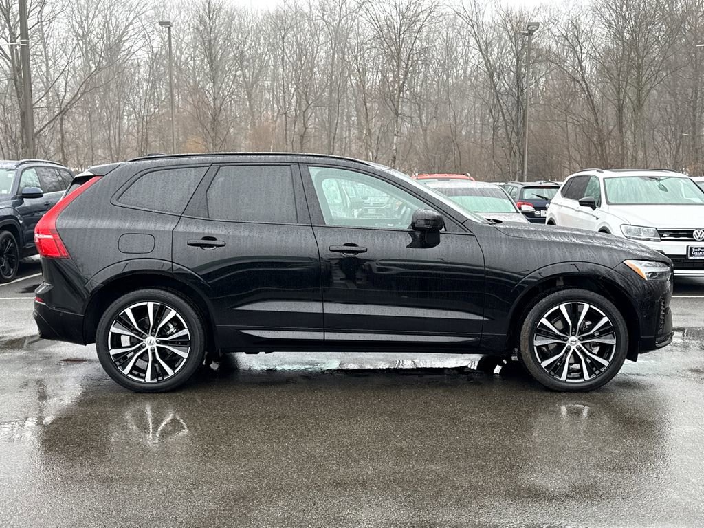 Used 2025 Volvo XC60 B5 Plus image 2