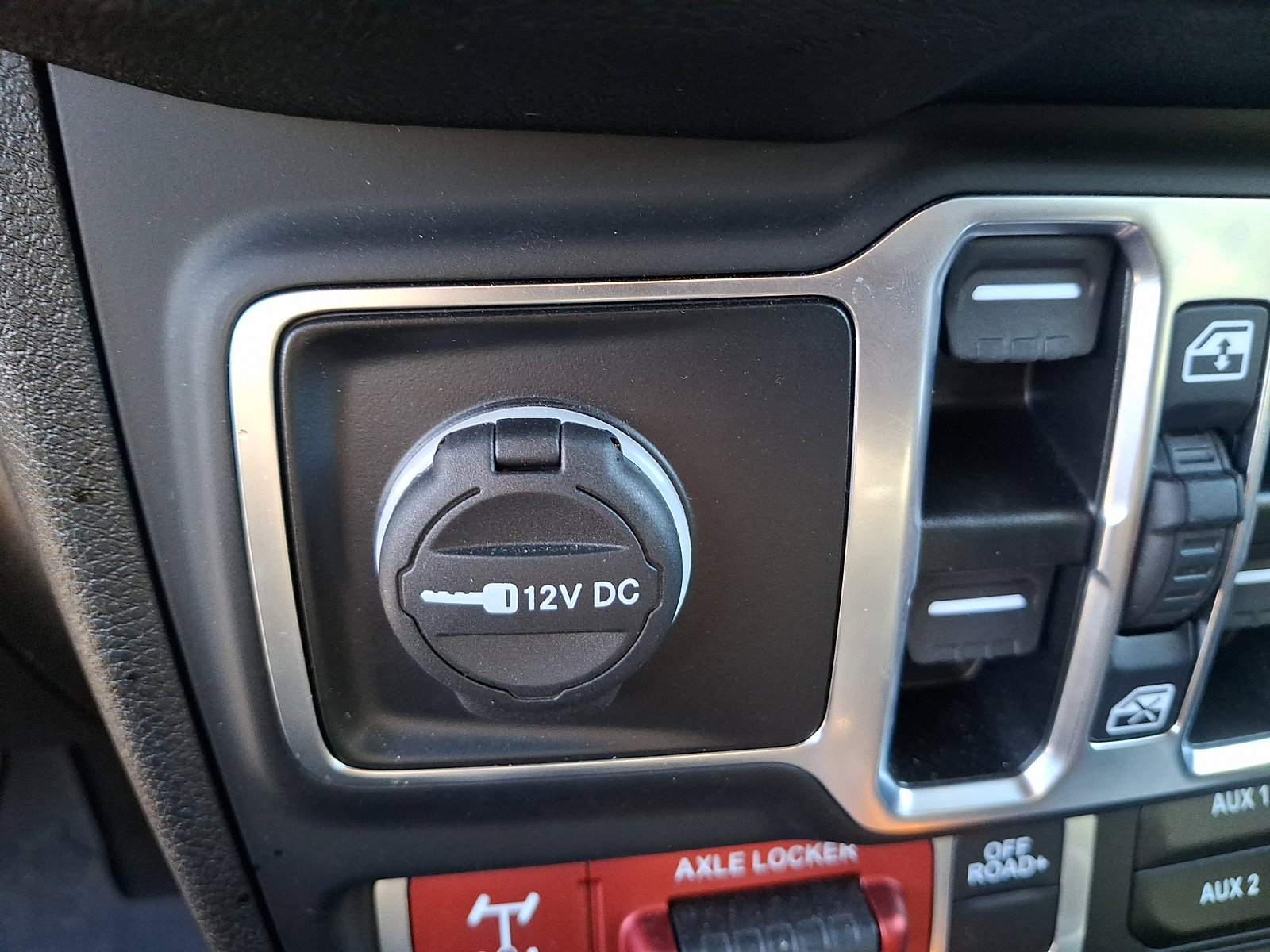 Used 2025 Jeep Wrangler Unlimited Sport AWD/4WD image 23