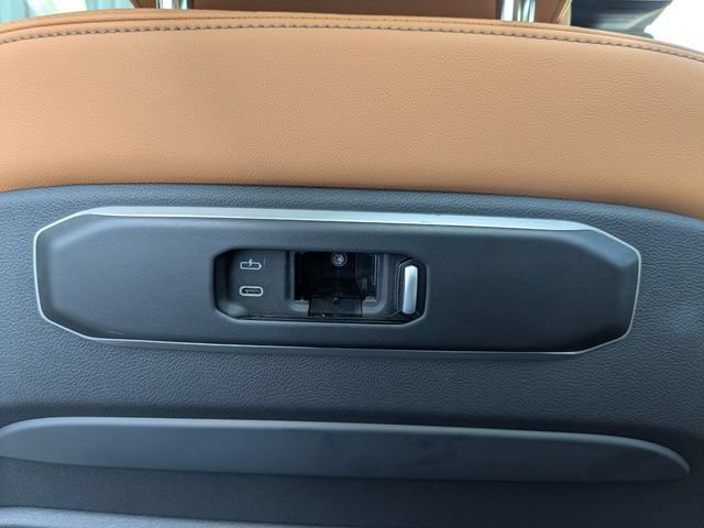 Used 2023 BMW X7 xDrive40i w/ Premium Package AWD/4WD image 35