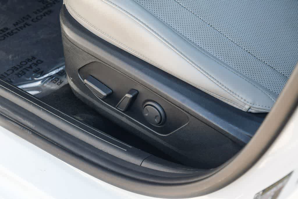 Used 2021 Hyundai Elantra Limited image 24