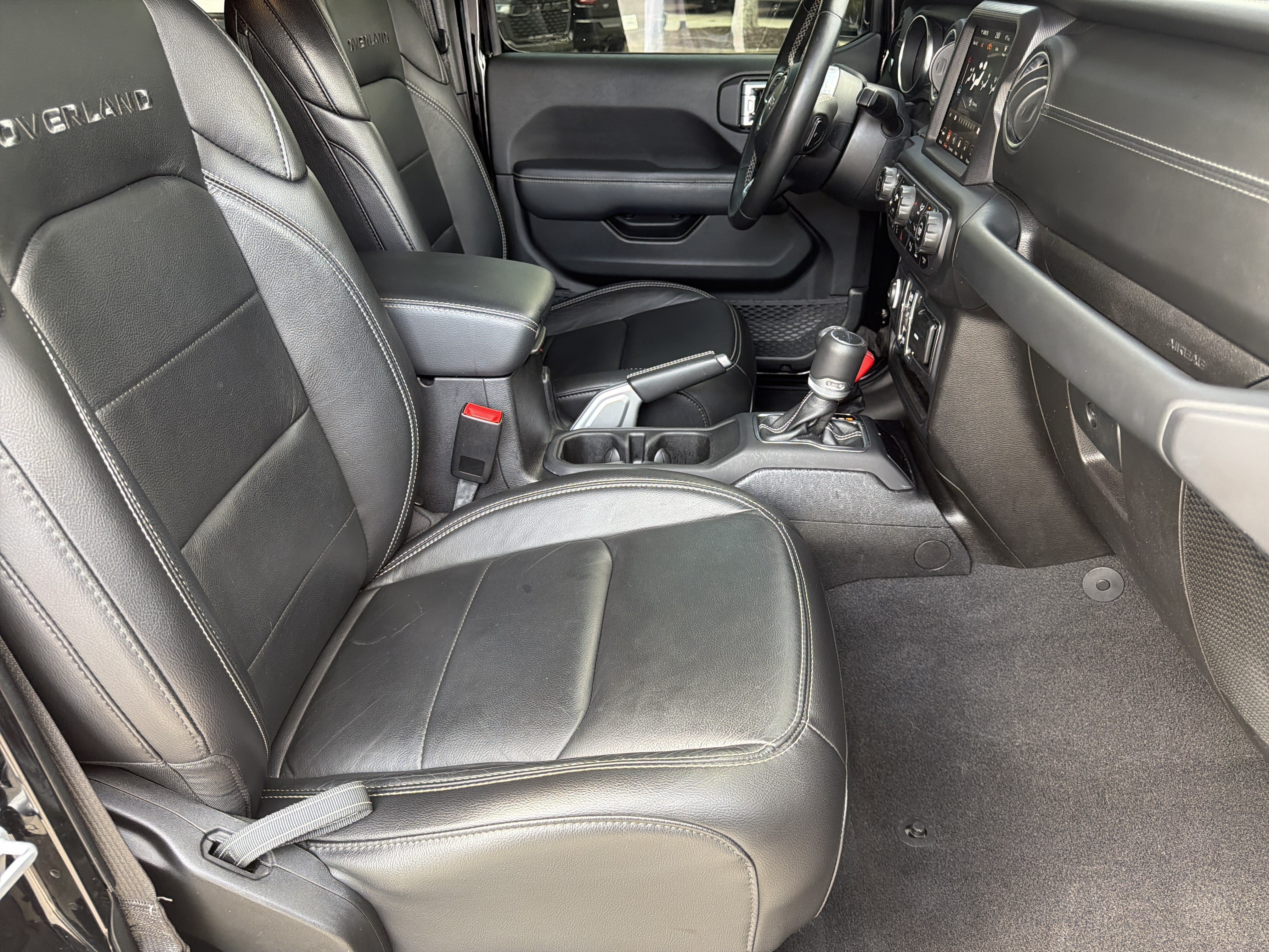 Used 2020 Jeep Gladiator Overland AWD/4WD image 13