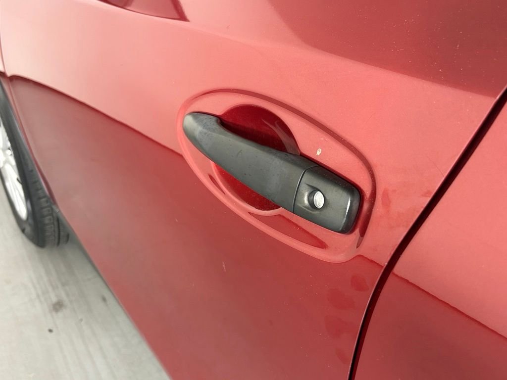 Used 2016 Nissan Rogue S FWD image 12
