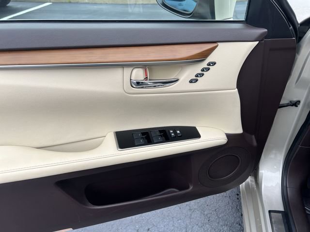 Used 2017 Lexus ES 350 w/ Luxury Package image 11