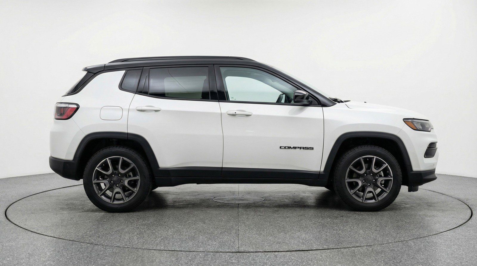 Used 2025 Jeep Compass Trailhawk AWD/4WD image 11