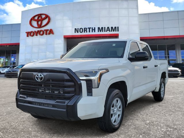 Used 2025 Toyota Tundra SR w/ SR Tow Package AWD/4WD image 2