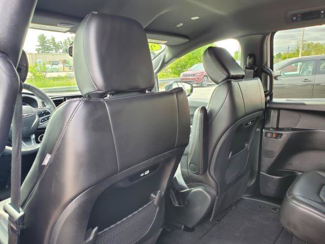 Used 2025 Chrysler Pacifica Select FWD image 25